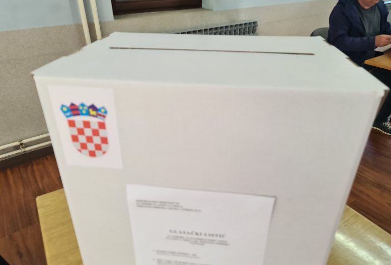 HDZ-u svih 12 vinkovačkih mjesnih odbora i 72 posto vijećničkih mandata