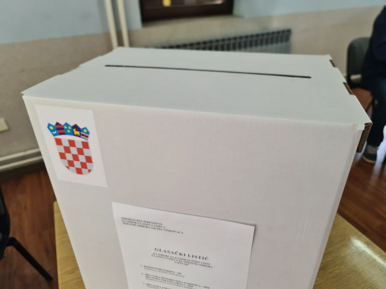 Vinkovčani danas biraju članove vijeća Mjesnih odbora, biračka mjesta otvorena do 19 sati.