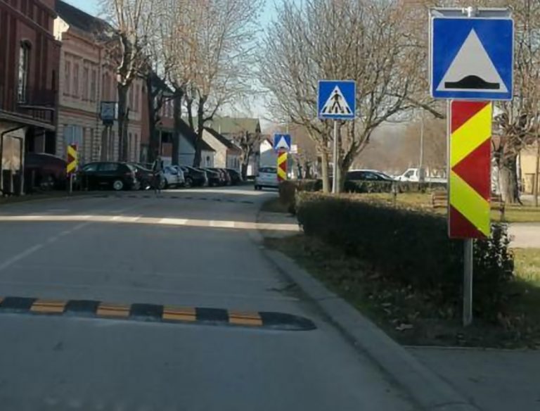 U Rokovcima ukraden “ležeći policajac”