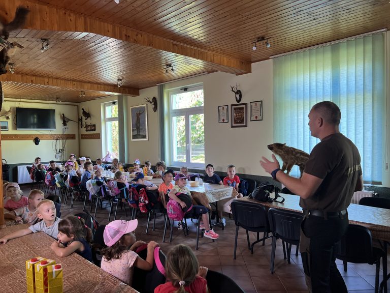 Druženje djece s lovcima u Lovačkom domu “Jastreb” Stari Jankovci
