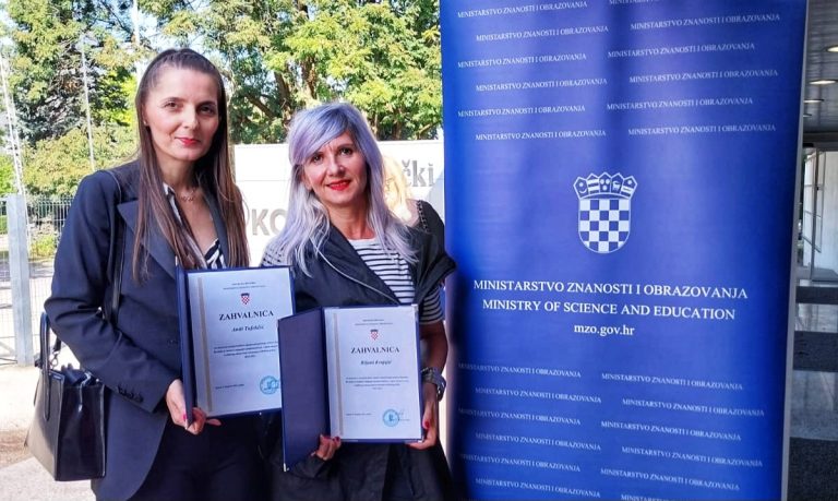 Za Dan učitelja nagrađene gunjanska školska knjižničarka dr.sc.Anita Tufekčić i vukovarska školska knjižničarka Biljana Krnjajić