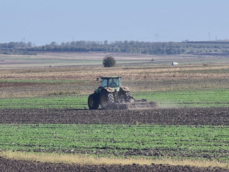 Otkrivena prevarantica koja je lažno prodavala traktor preko facebooka