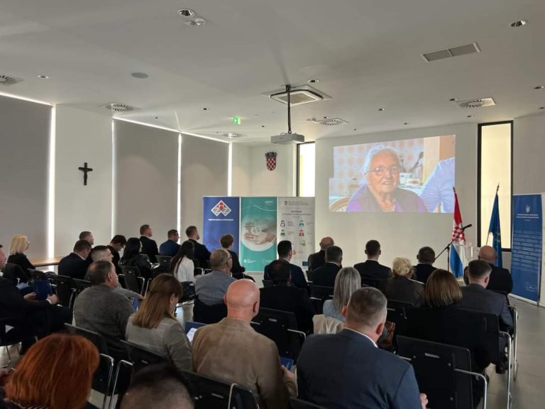 VINKOVCI: Uručeno 39 ugovora programa Zaželi za korisnike pet slavonskih županija