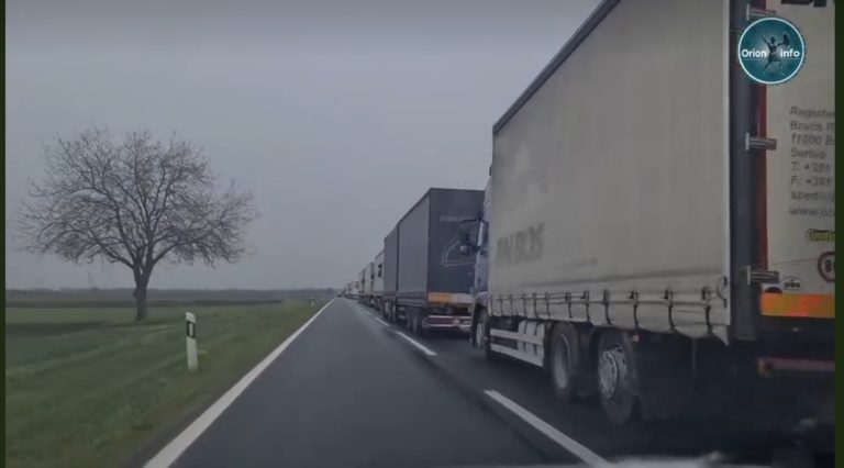 Kilometarske kolone u smjeru graničnih prijelaza Bajakovo i Tovarnik