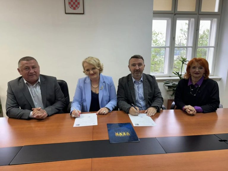 VEVU doniralo opremu i namještaj Ekonomskoj školi Vukovar