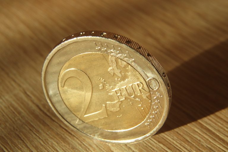 Oprez, u opticaju su krivotvorene kovanice od dva eura
