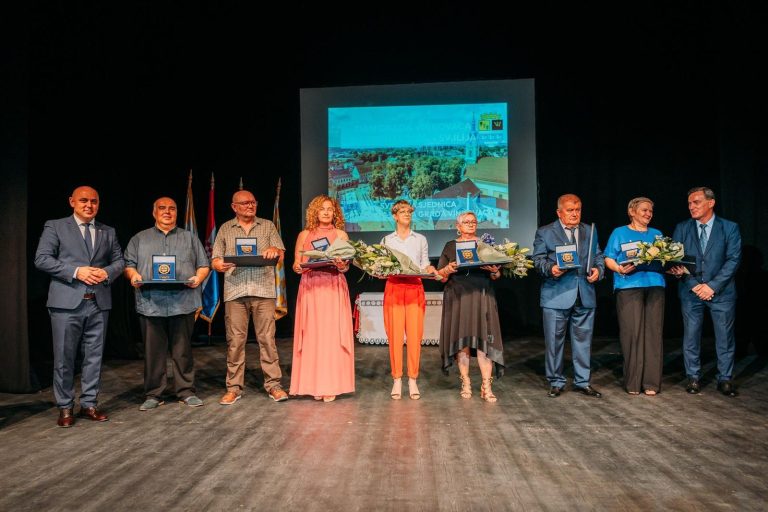 U novoobnovljenom Gradskom kazalištu Joza Ivakić održana Svečana sjednica Gradskog vijeća povodom Dana grada Vinkovaca