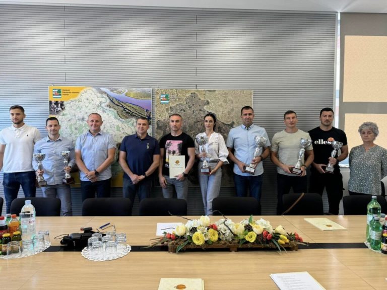 VSŽ ima državne prvake u šahu i futsalu! Uručene nagrade najboljim mentorima/učiteljima u sportu