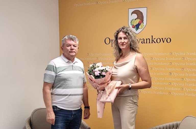Marijana Zeljko dobitnica Plakete “Zlatne ruke’ na svečanom prijemu kod načelnika Općine Ivankovo
