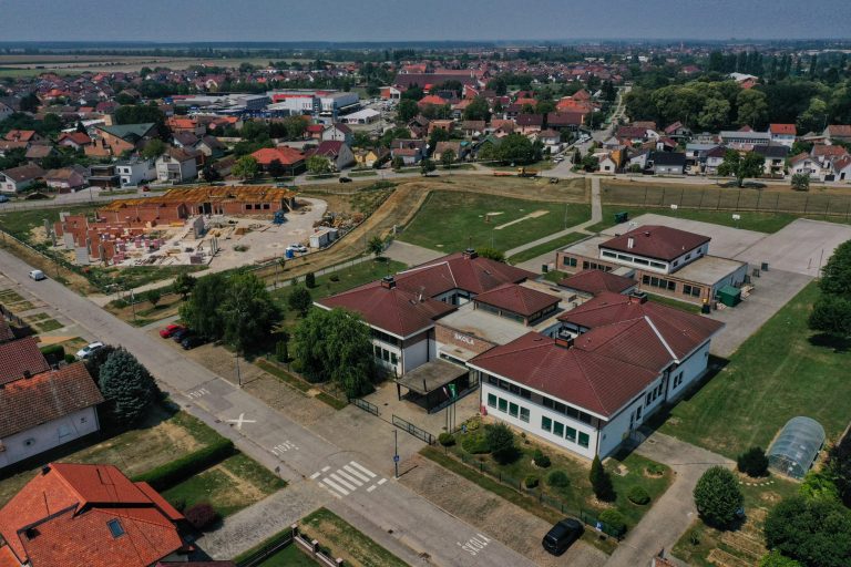 Šestoj školi šest dodatnih učionica za nastavu u jednoj smjeni