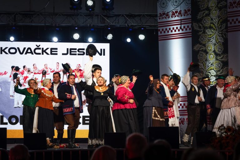 Otvorene Folklorne večeri 59. Vinkovačkih jeseni