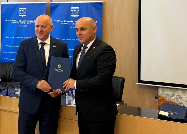 Vinkovcima 1,42 milijuna eura za energetsku obnovu plivališta Lenije