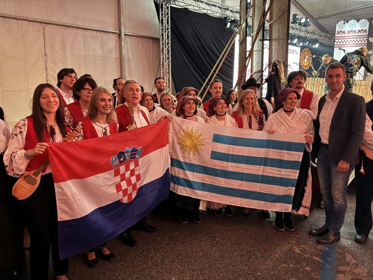 ERUPCIJA EMOCIJA! Hrvati iz Urugvaja prvi put gosti Vinkovačkih jeseni