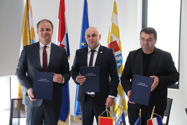 U velikom prekograničnom projektu Vinkovcima 43 polupodzemna spremnika za otpad
