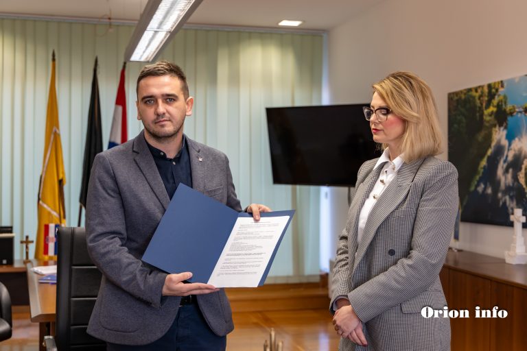 Upravljanje Otokom preuzeo novoizabrani gradonačelnik Slavko Grgić