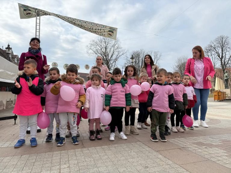 Obilježavanje Dana ružičastih majica pjesmom, plesom i porukom kako nasilje i diskriminacija nisu prihvatljivi ni u kojem obliku