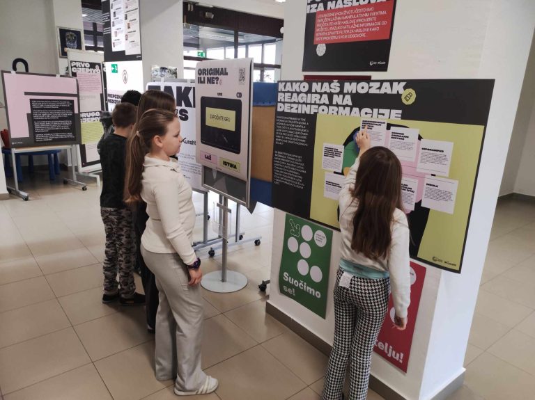 Izložba „Fakless“- medijska pismenost za sve generacije u Gunji