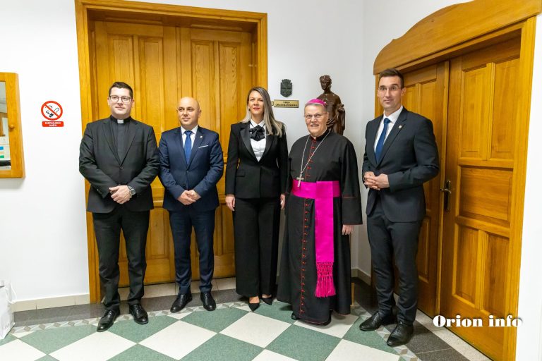 Ivan Bosančić sa svojim suradnicima ugostio je mons.dr. Đuru Hranića, đakovačko-osječkog nadbiskupa i metropolita.