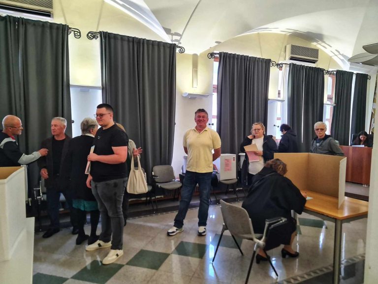 Prvi birači već obavili svoju građansku dužnost