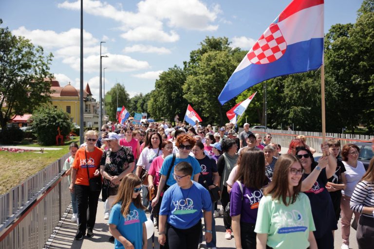 Hod za život, obitelj i Hrvatsku u Vinkovcima pod geslom „Izaberi život! I majku i dijete”