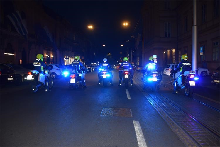 Policijski službenici motociklisti u ”lovu” na tehnički neispravna vozila