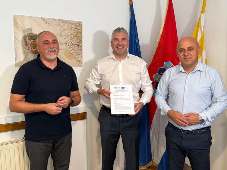 OPĆINA DRENOVCI Potpisani ugovori za novu sportsku dvoranu!