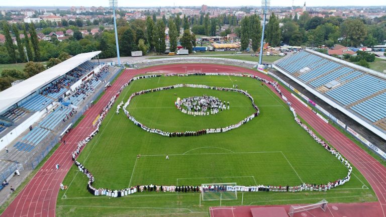 Završetak Svečanog mimohoda 60. Vinkovačkih jeseni vraća se na stadion