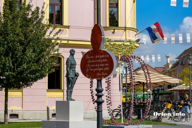 Najveća JABUKA u Hrvatskoj Jesenima na čast, Vinkovčanima i gostima na dar
