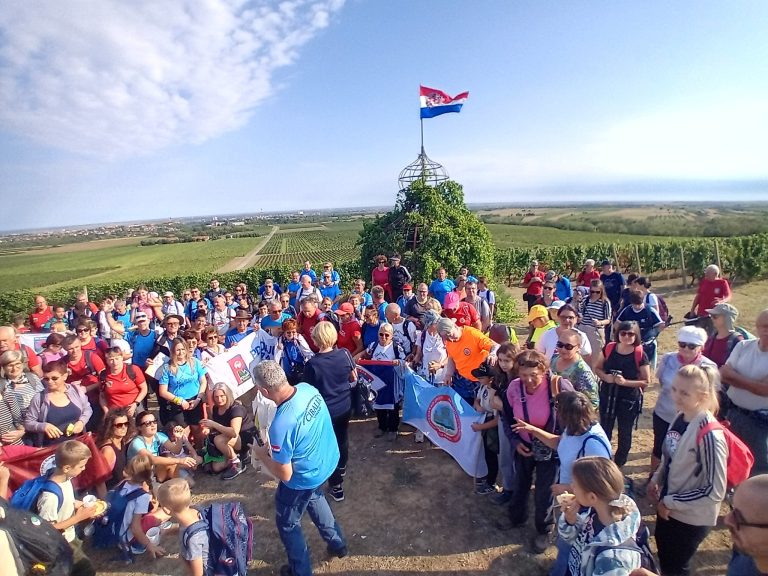 Planinari HPD Cibalia Vinkovci organizirali 11. Pohod na Frušku goru