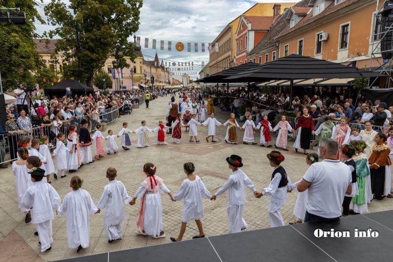 Ponedjeljak na Jesenima uz dječju maštu, folklor i koncert Maje Šuput