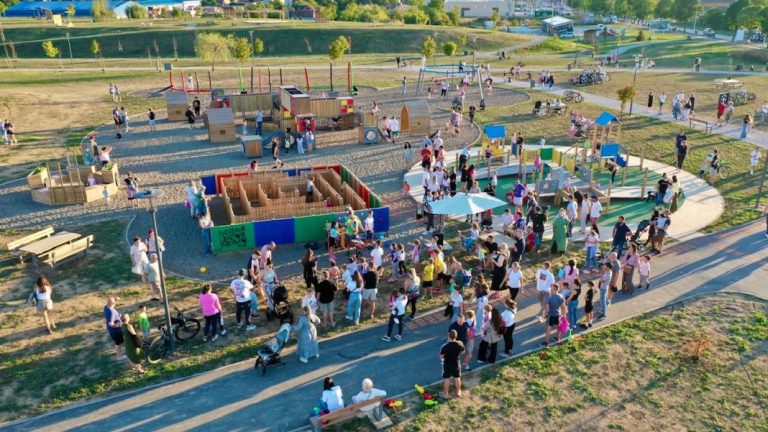 Svečano otvoren park Papuk – najveće dječje igralište zasjalo u Vinkovcima