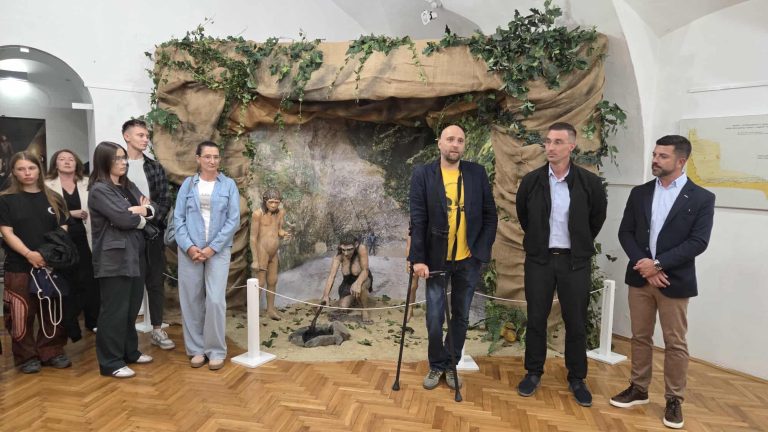 U prigodi 60. Jeseni u Vinkovce stigla atraktivna putujuća izložba “Krapinski pračovjek”