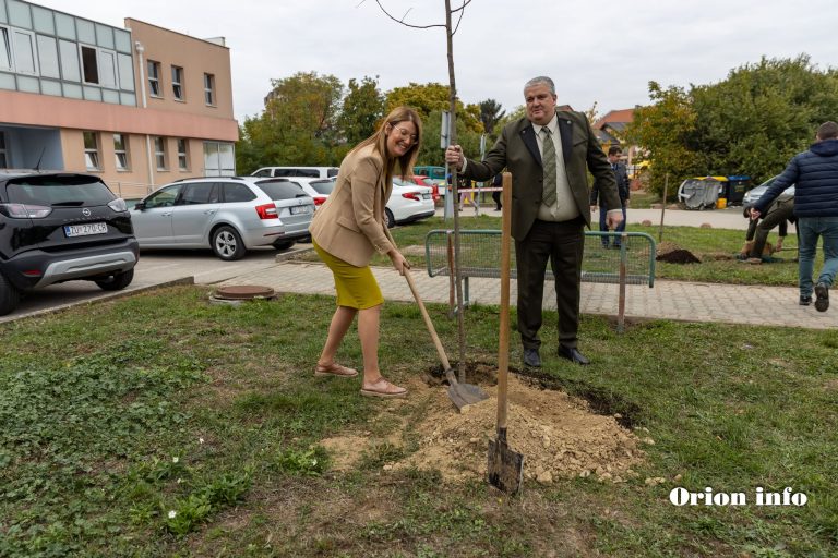 Sadnja sadnica domaće oskoruše u spomen održavanja 7. hrvatskog znanstveno-stručnog skupa o urbanom šumarstvu