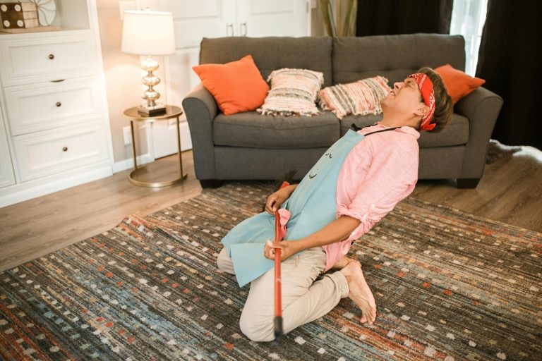 Pet kućnih trikova koji spašavaju tepih od najgorih mrlja