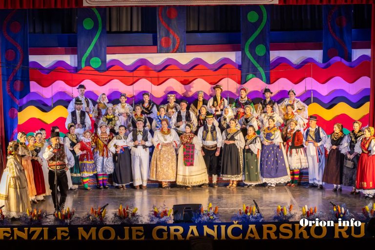 Županja: Zbog sjaja zlatnih dukata zaigrala mnoga srca na reviji narodnih nošnji zlatara