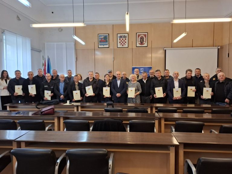Župan Ivan Bosančić uručio ugovore vrijedne gotovo 37 tisuća eura braniteljskim udrugama