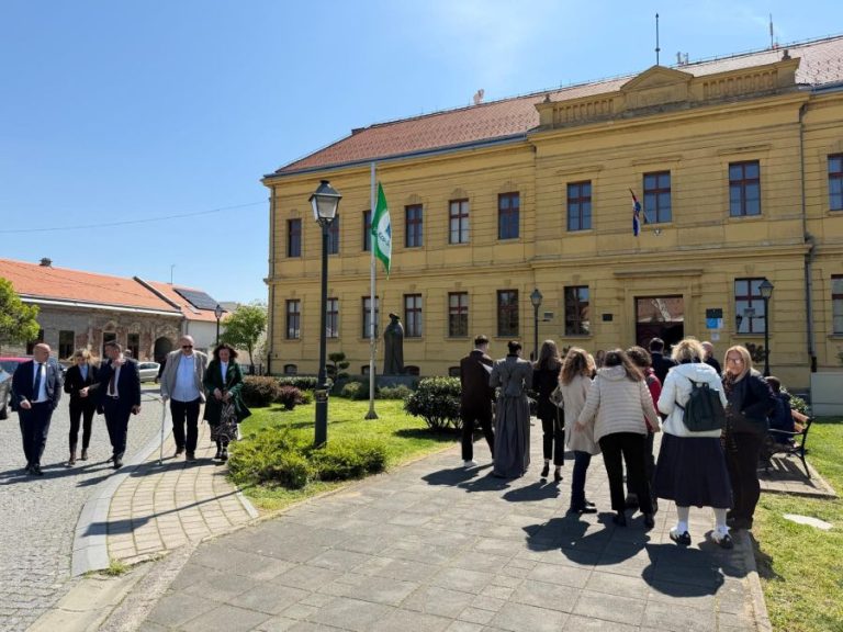 Svečanim akademijom, prigodnim programom i izložbama obilježeno je 135. godina djelovanja Gimnazije Vukovar