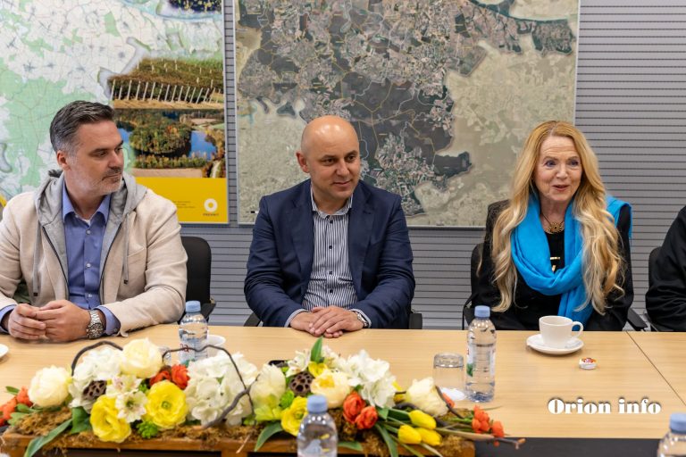 Sudionici 33. Festivala glumca na prijemu kod župana Ivana Bosančića.