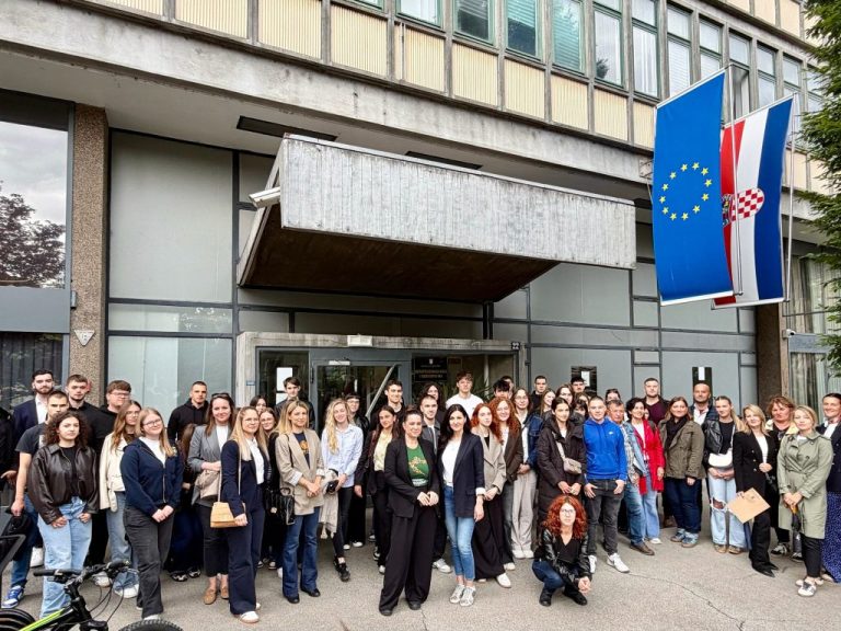 Razvojna agencija povela maturante svih gimnazija u posjet europskim adresama u Zagrebu