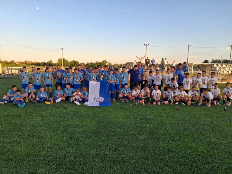 Limači i mlađi pioniri NK “Tomislav” Cerna prvaci svojih liga