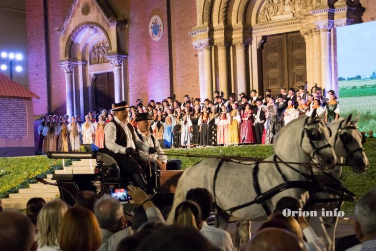 Počeli su jubilarni 60. Đakovački vezovi – više od dva tjedna tradicije, folklora i zajedništva