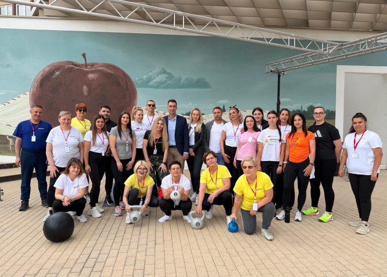 Fitness Open Day okupio brojne Vinkovčane: Promocija zdravog života na Trgu Vinkovačkih jeseni