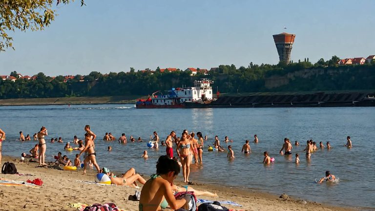 Otvorena kupališna  sezona na Vukovarskoj adi