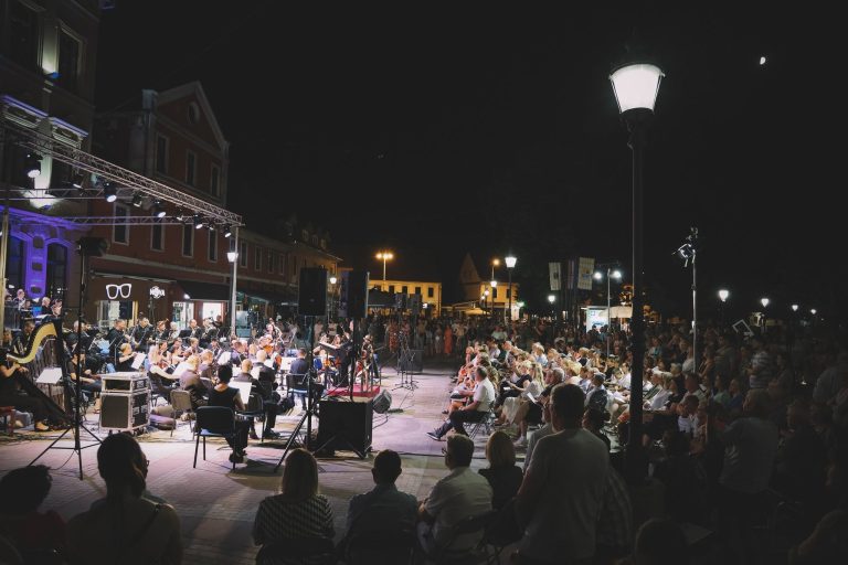 Ljetna operna noć HNK Osijek donosi spektakl pod zvijezdama na Trg Vinkovačkih jeseni