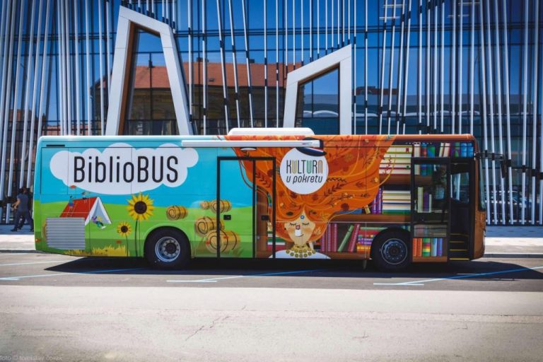 Dvostruko slavlje Bibliobusa: 20 godina na kotačima i dar Županije za ulazak u novu VR dimenziju