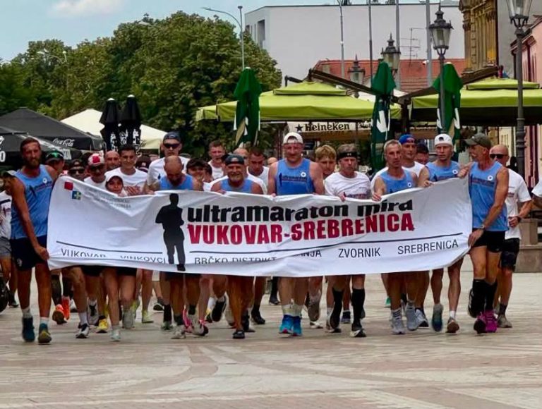 Koracima mira i pijeteta: Vinkovci dočekali sudionike Ultramaratona Vukovar – Srebrenica
