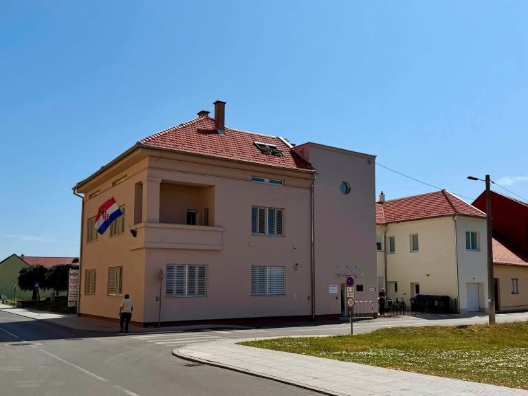 Energetski obnovljena zgrada HZZ-a u Vukovaru: Povijesno najniža nezaposlenost u Vukovarsko-srijemskoj županiji