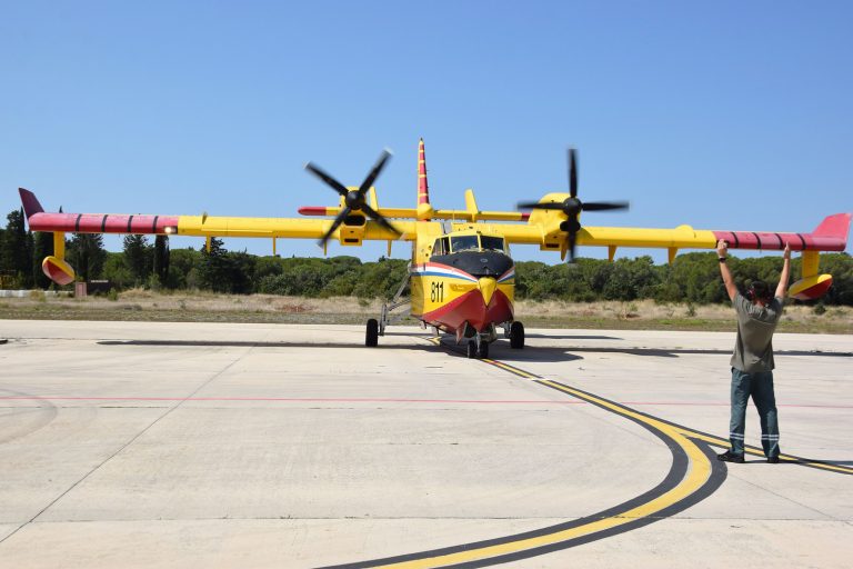 Hrvatski vojni piloti vratili se u Hrvatsku: Bila nam je čast pomagati u gašenju ogromnih požara u Francuskoj