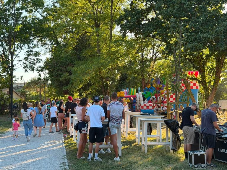 Vinkovci ponovno pokazuju veliko srce: Gradonačelnik Romić pozvao građane da se pridruže humanitarnoj akciji „Za Karlu“