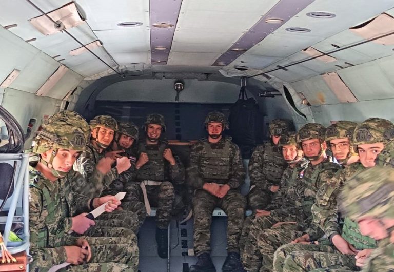 Ročnici u Vinkovcima uvježbavali transport vojnim helikopterom